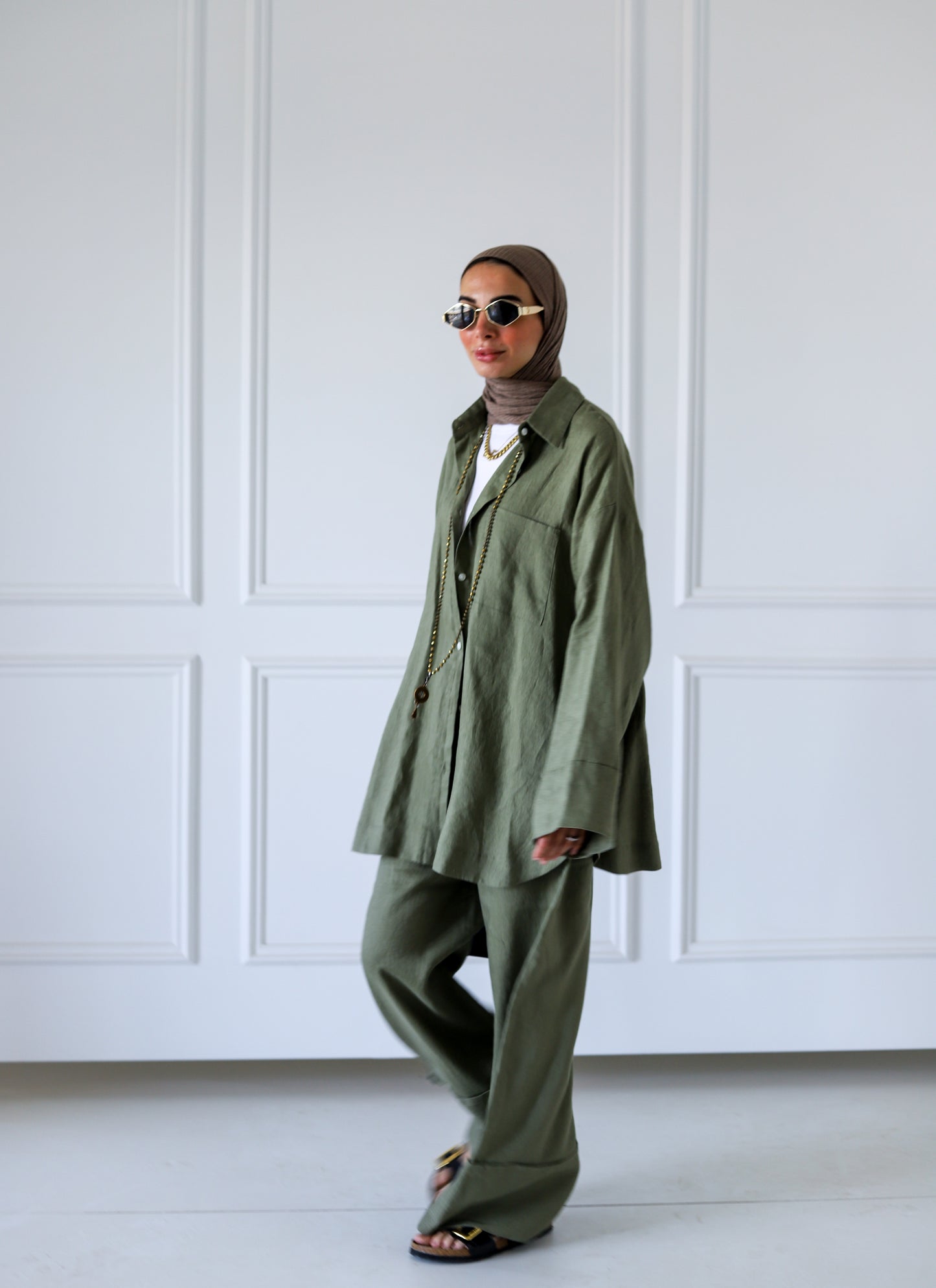 Folded 100% Linen Trousers — Olive