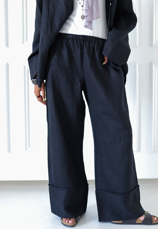 Folded 100% Linen Trousers — Black