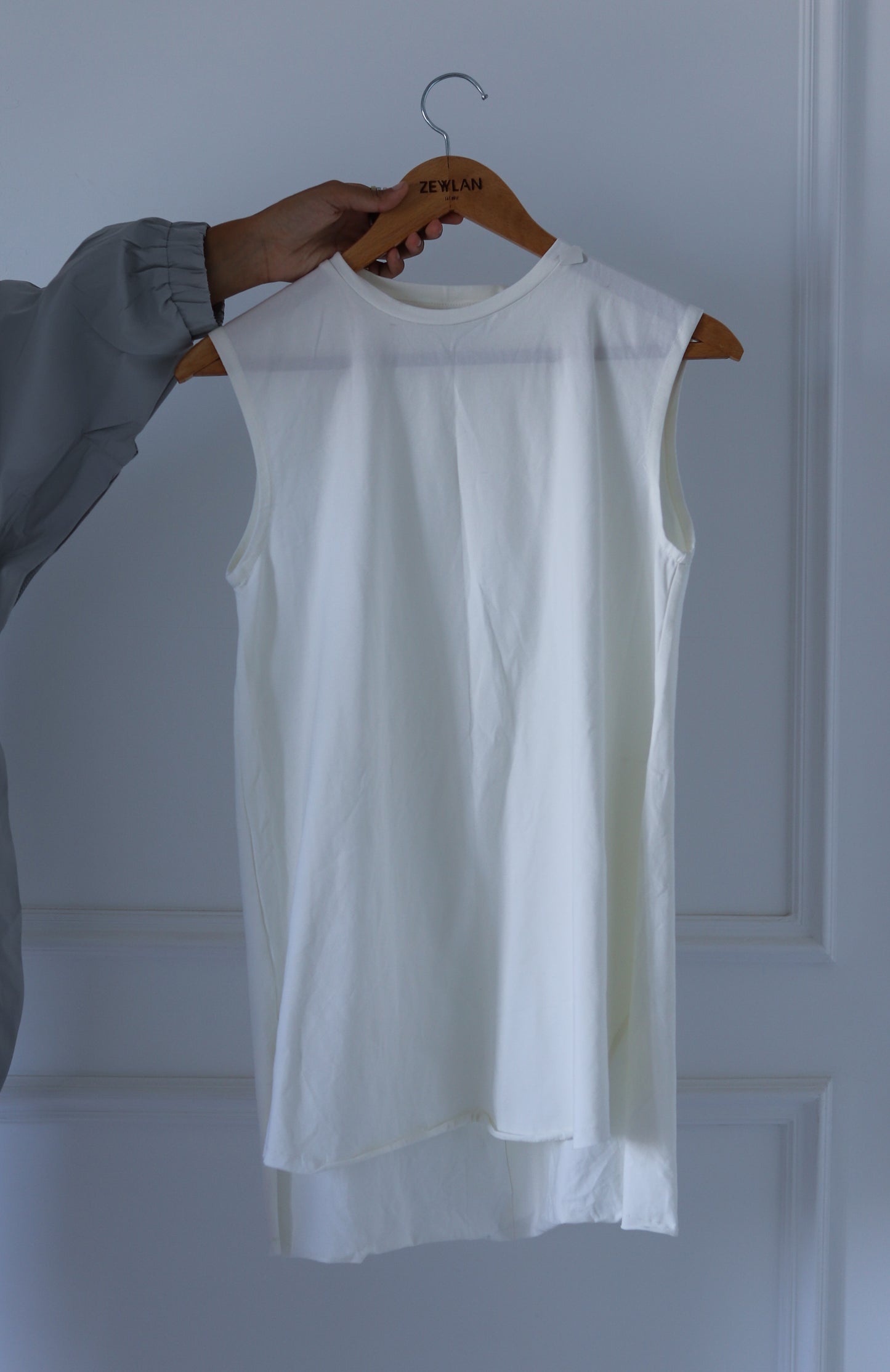 Basic Sleeveless Top - Offwhite