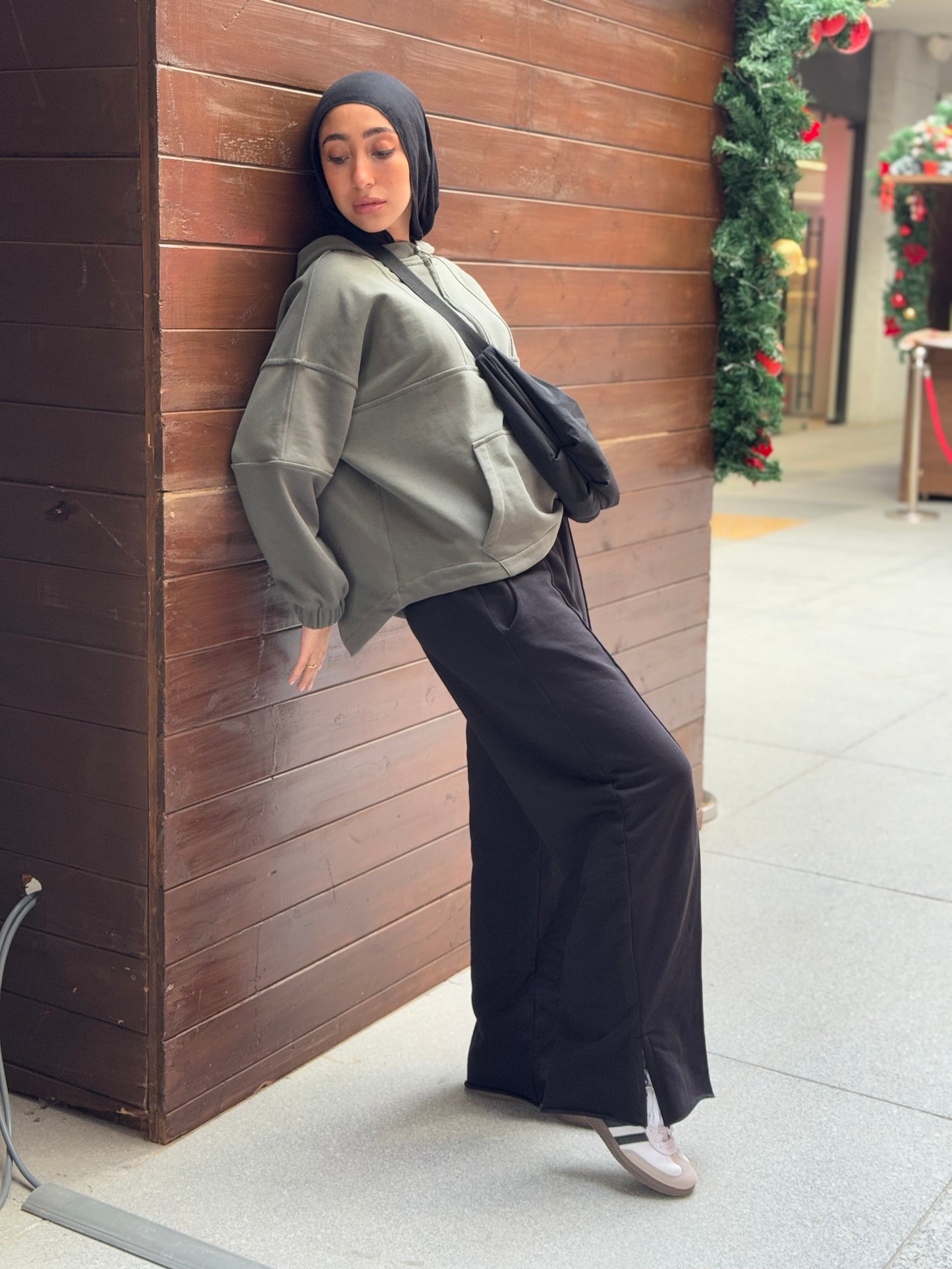 Basic Wide Leg Pants — Black
