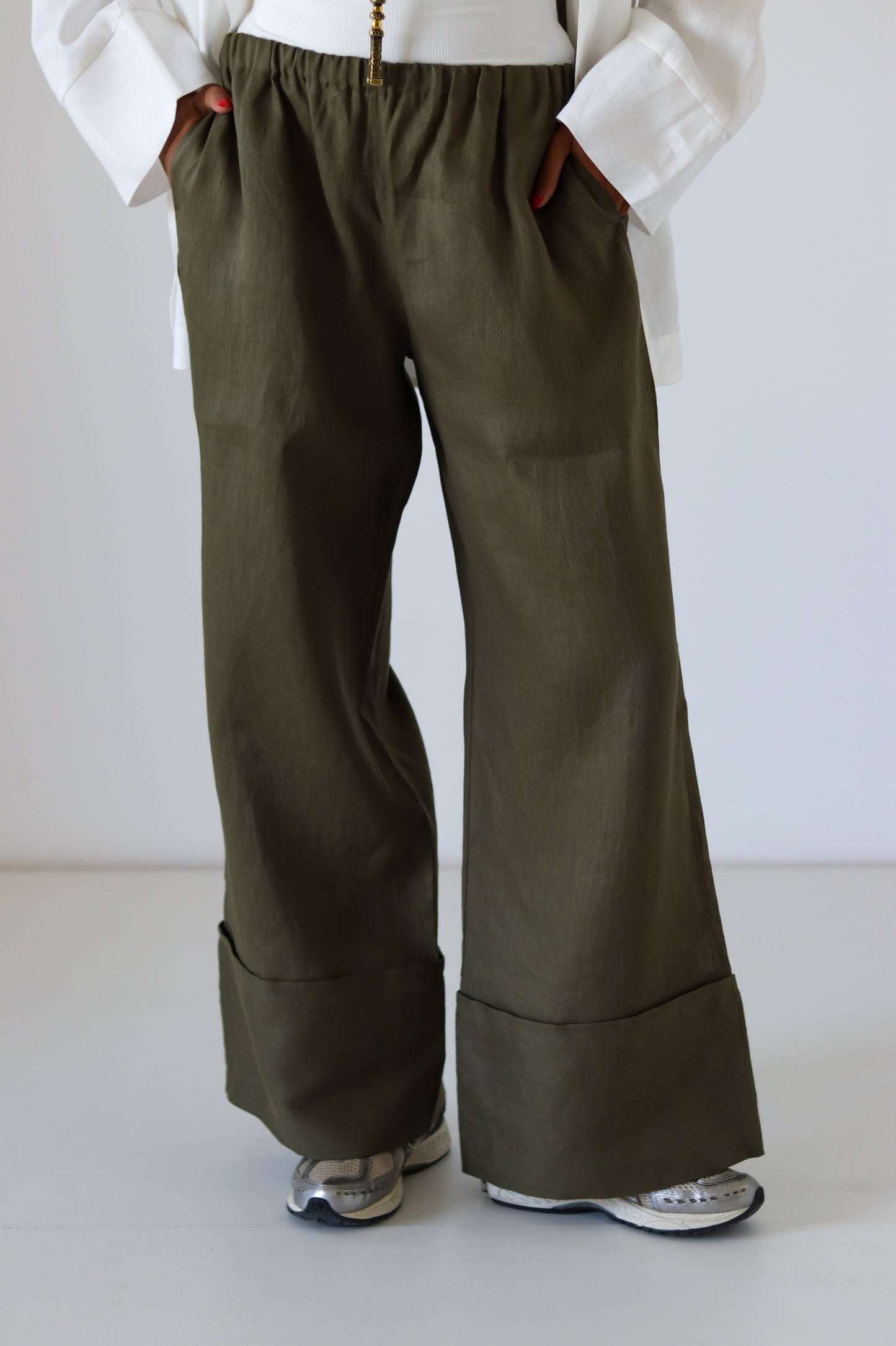 Folded 100% Linen Trousers — Olive