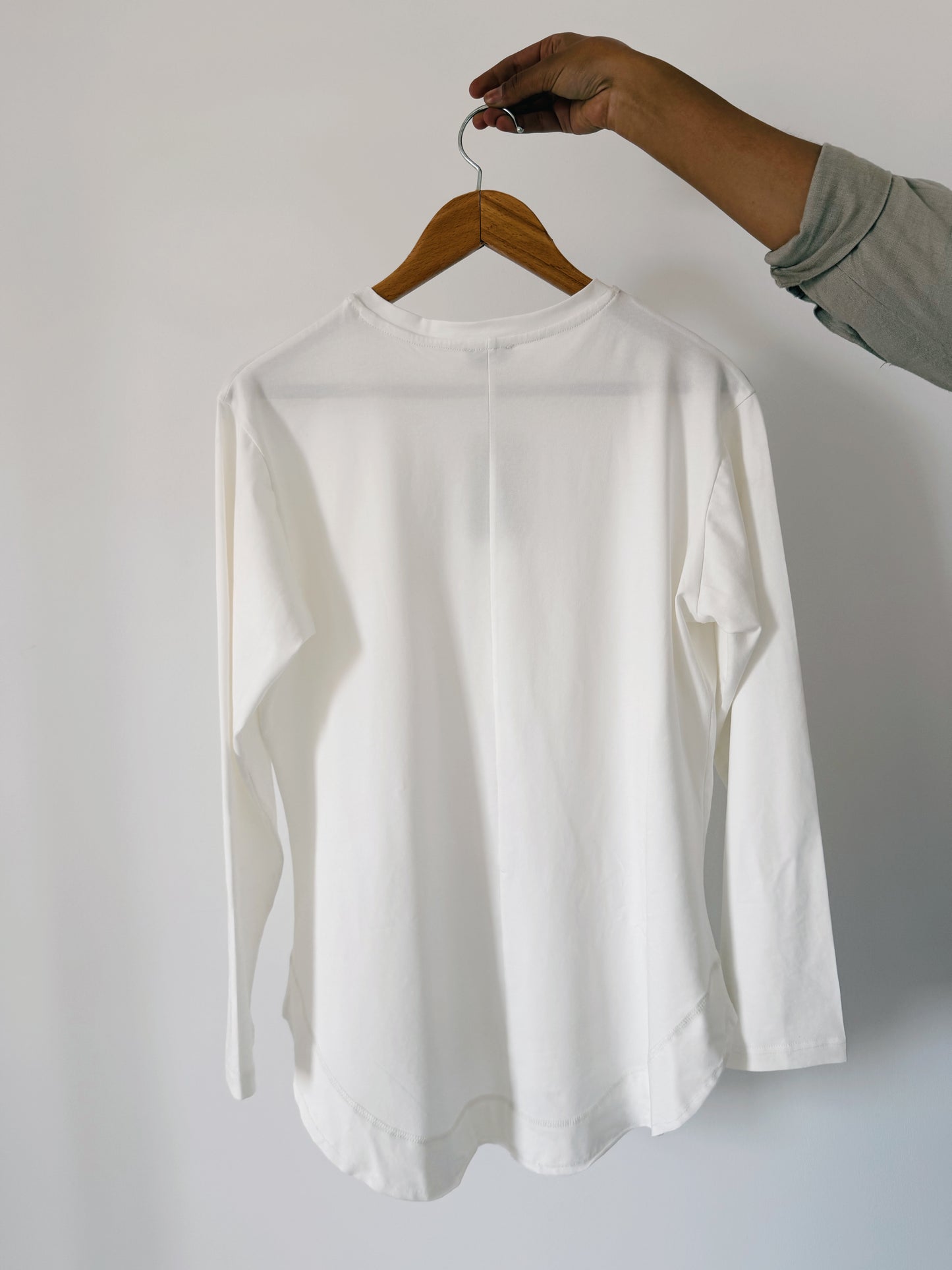 Long Sleeeves Basic Top — Offwhite