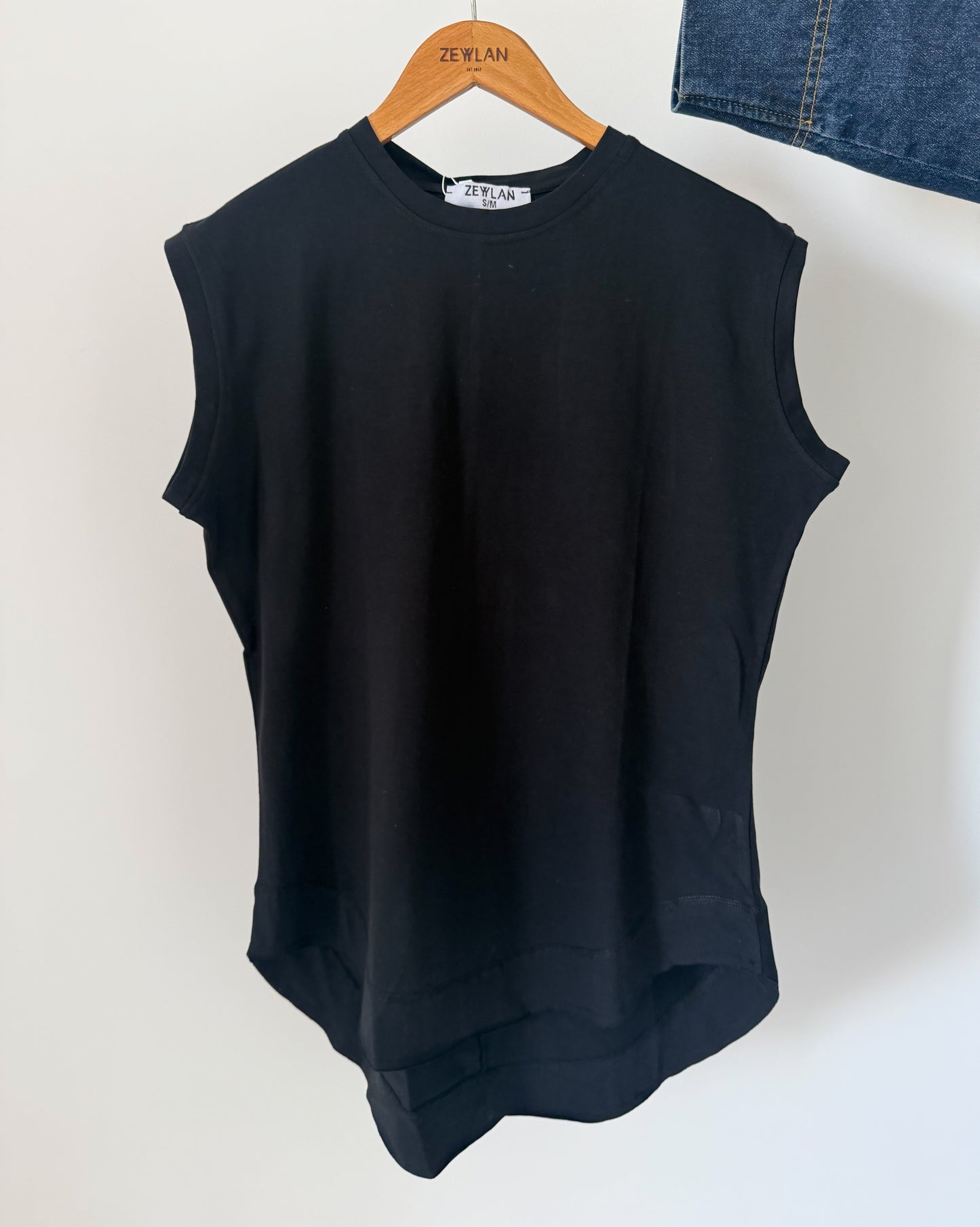 Rounded Sleeveless Top — Black