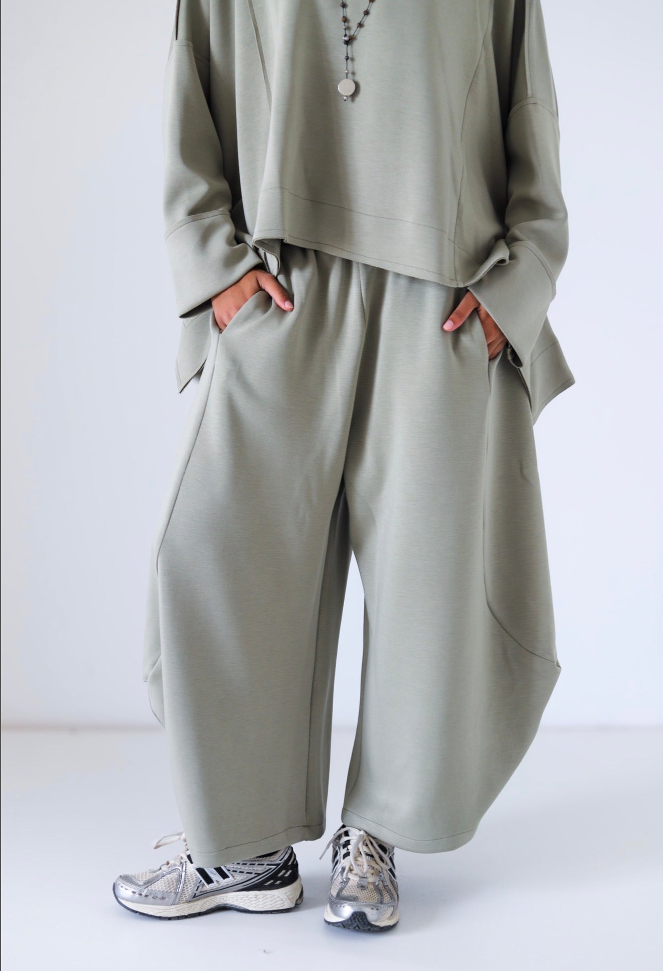 Juggle Balloon Set — Olive