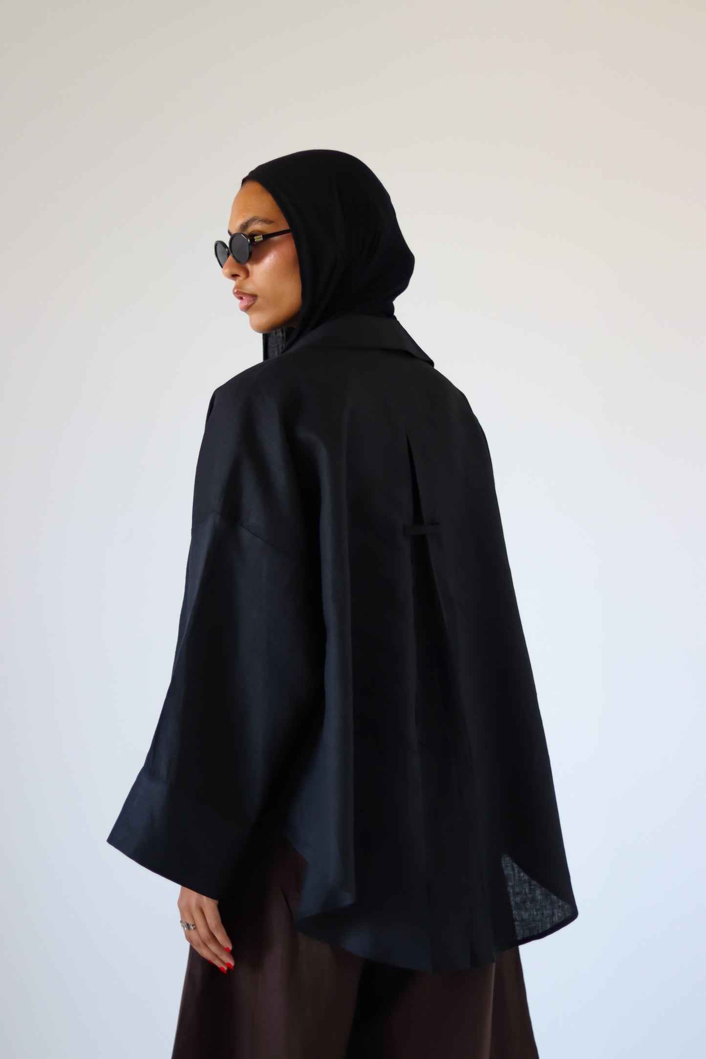 Rounded Linen Shirt — Black