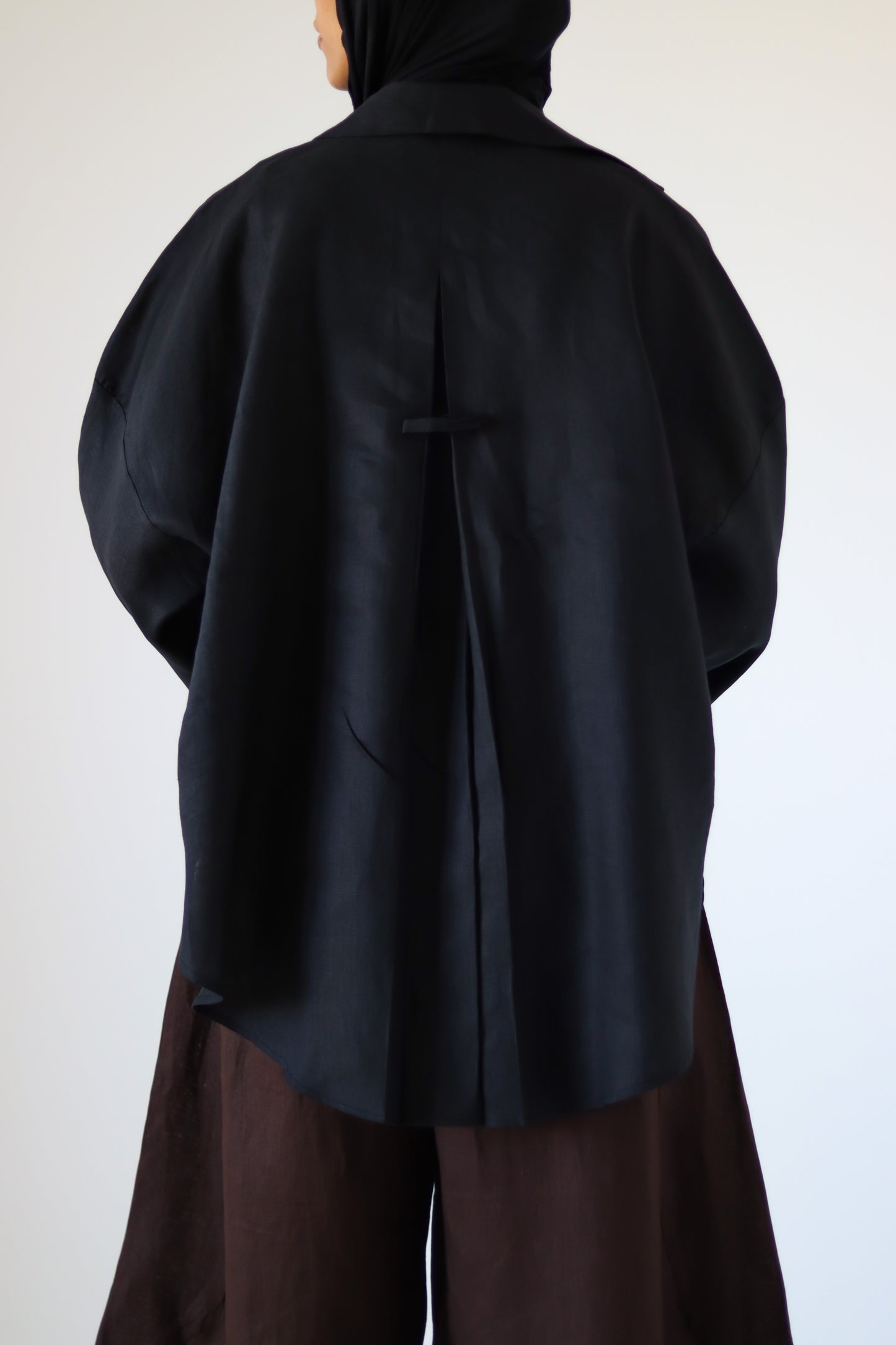 Rounded Linen Shirt — Black