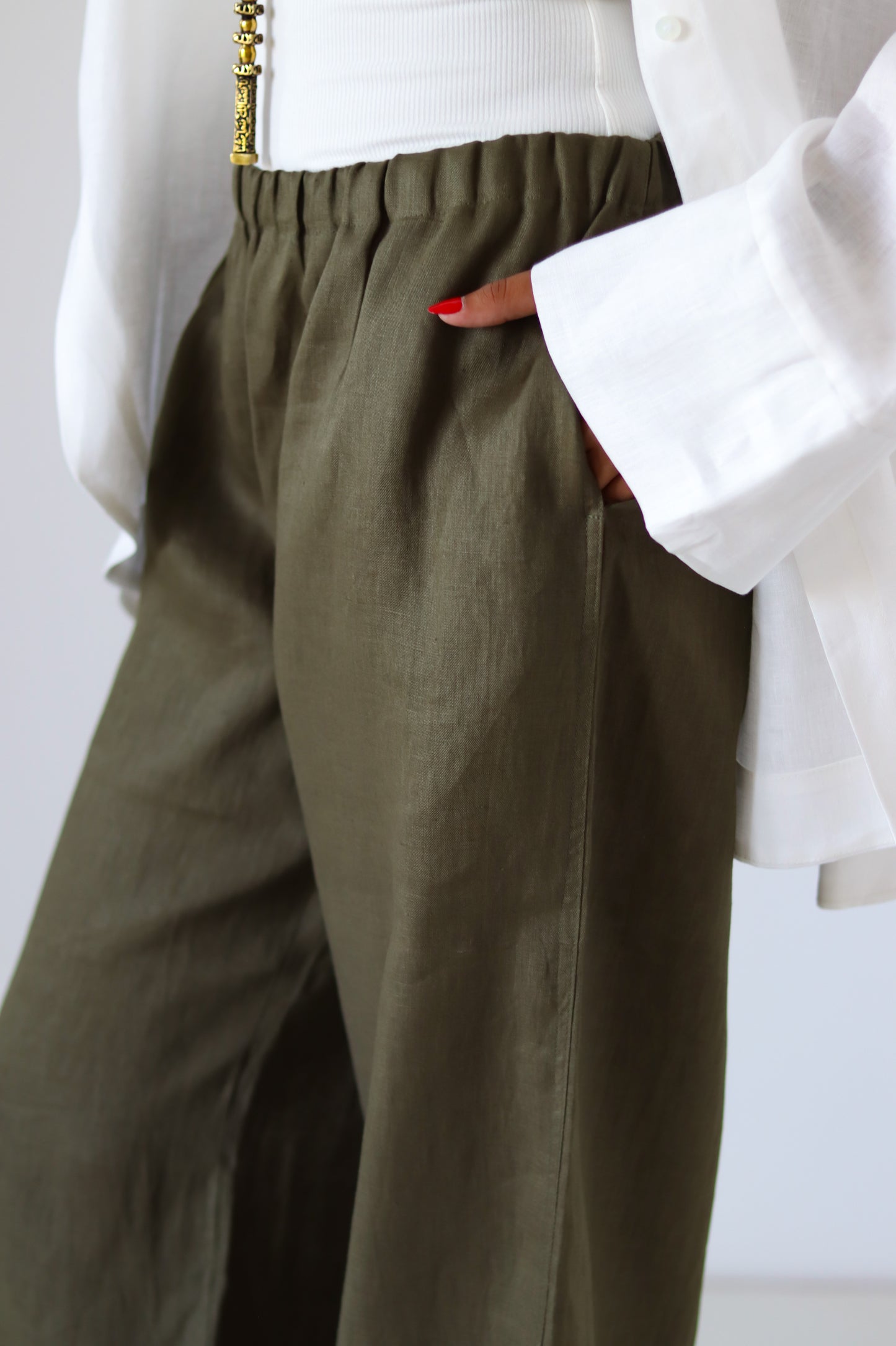 Folded 100% Linen Trousers — Olive