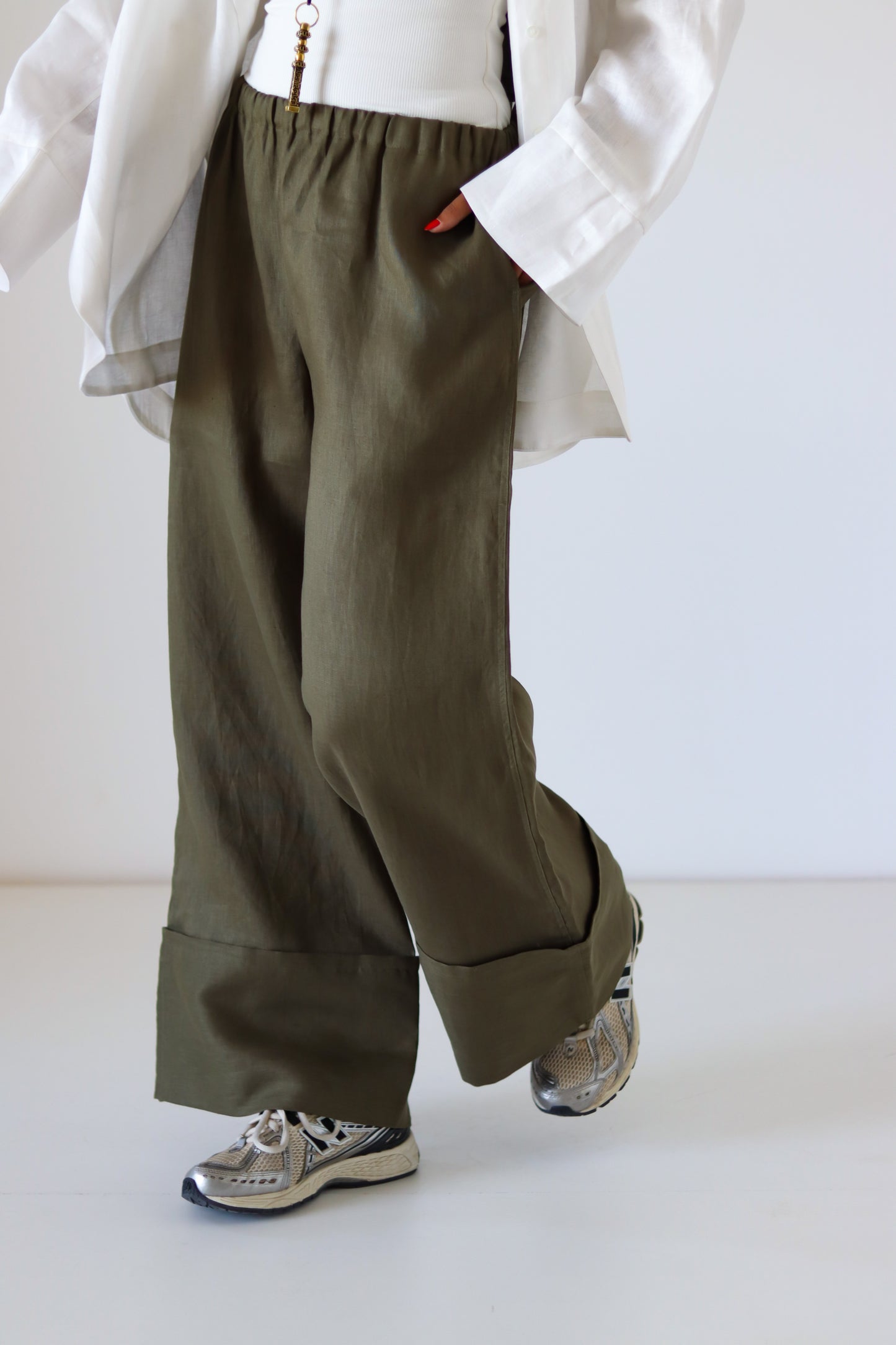 Folded 100% Linen Trousers — Olive