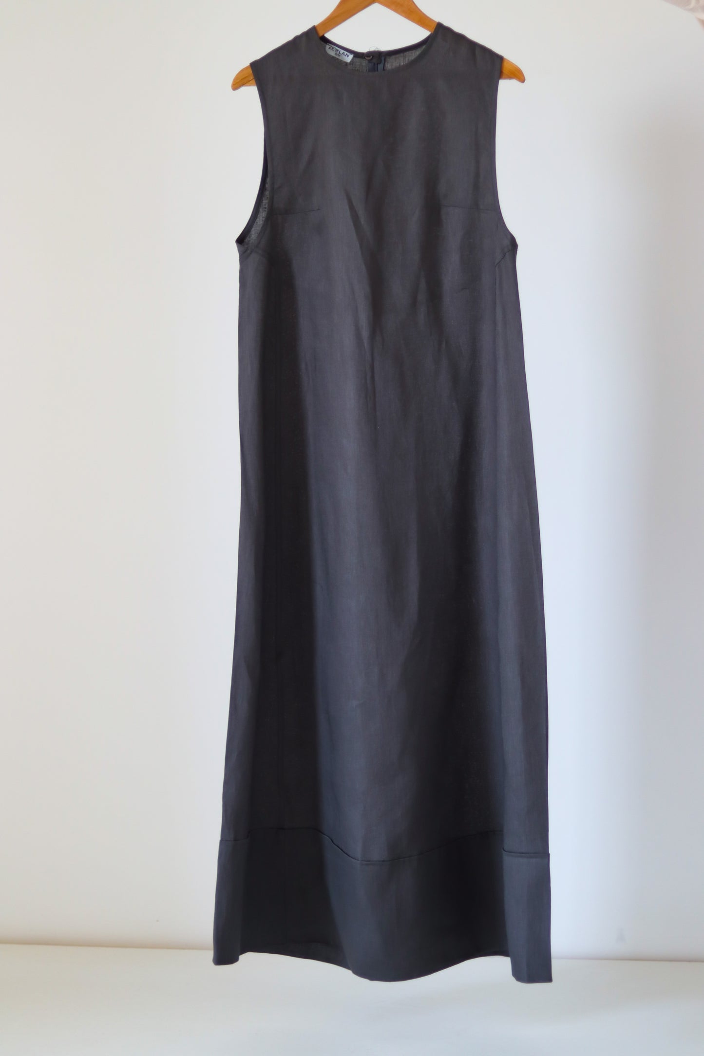 Folded Sleeveless 100% Linen Dress — Gray