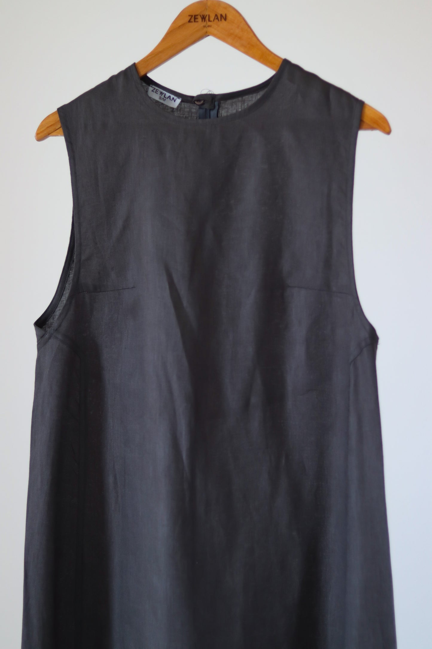 Folded Sleeveless 100% Linen Dress — Gray