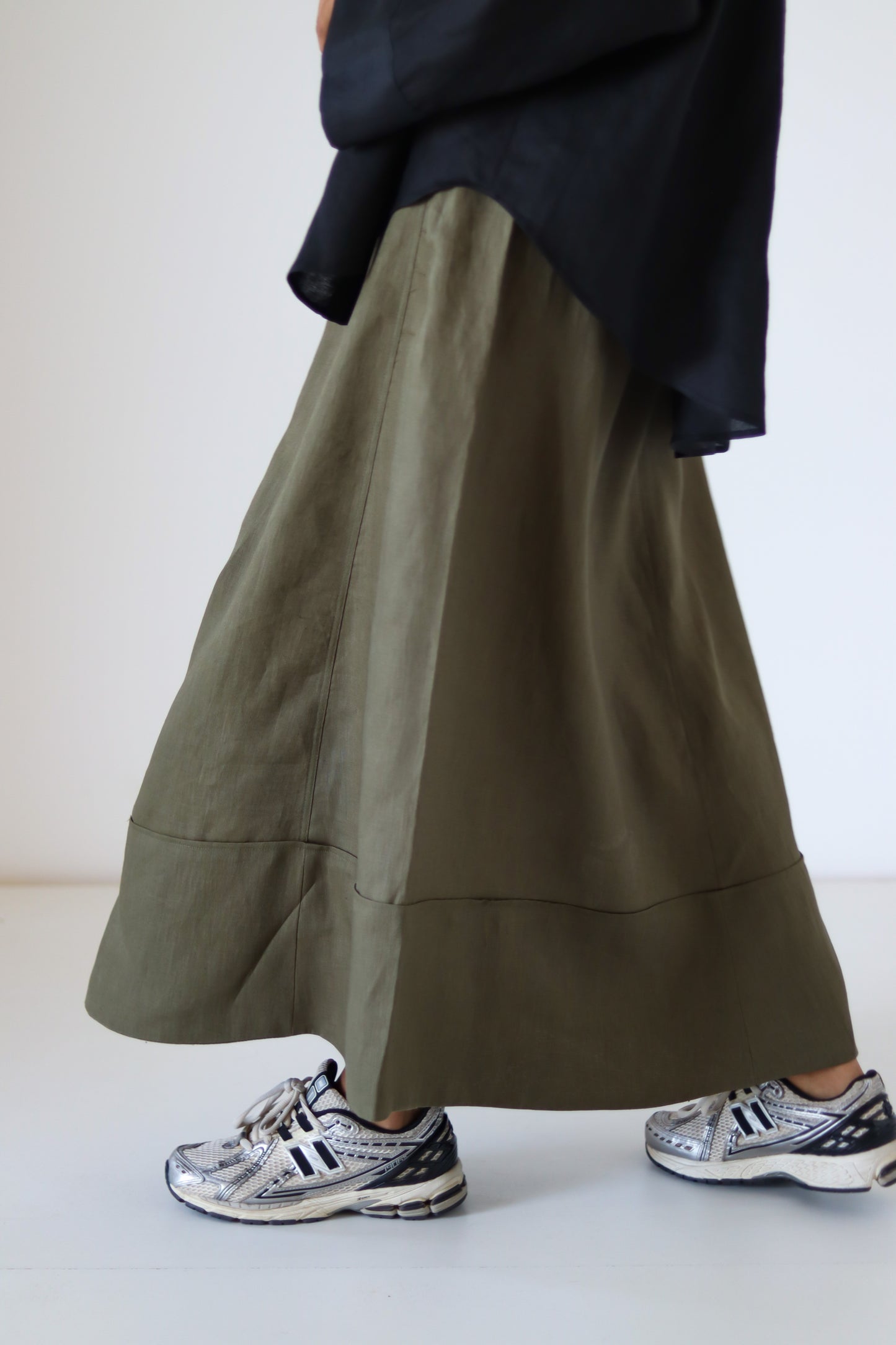 Folded Sleeveless 100% Linen Dress — Olive